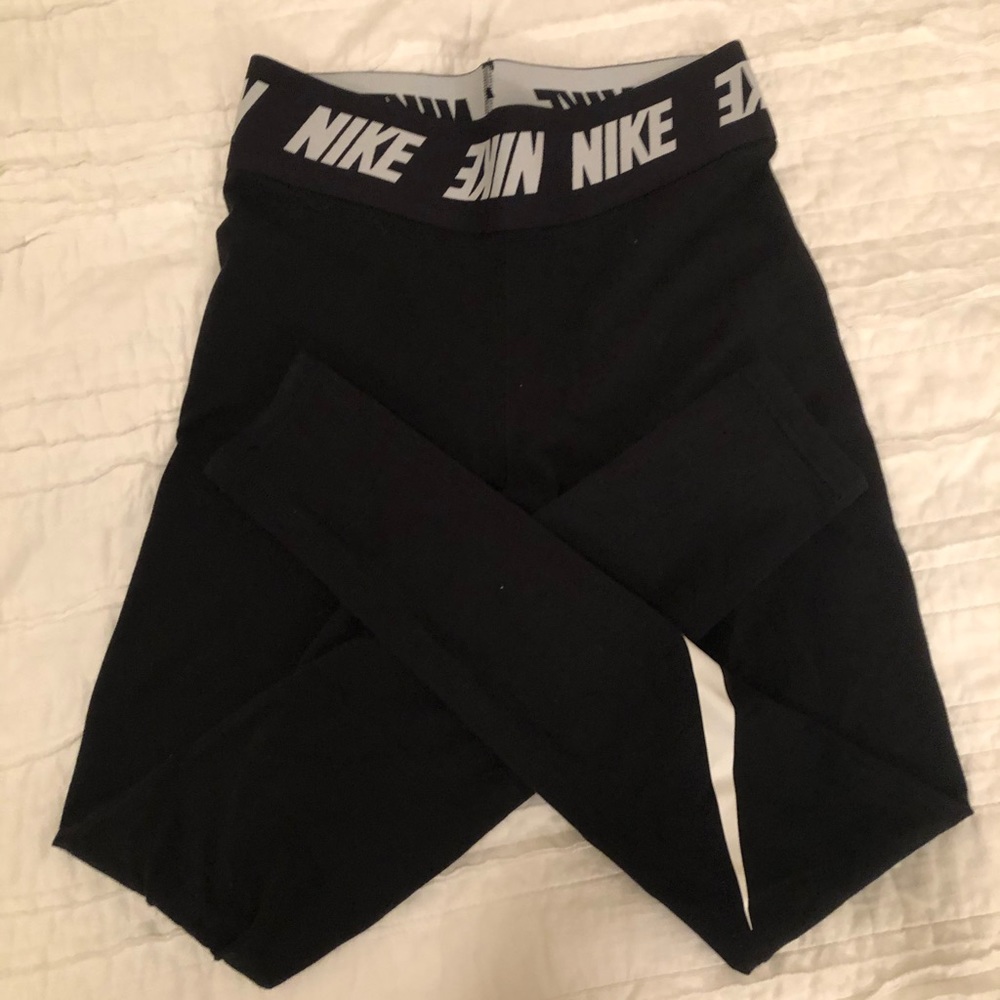 Black Nike leggings